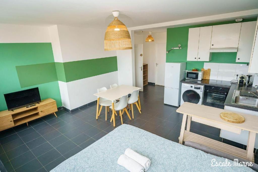 Escale-Marne Fr - 202 - Free Parking - Free Luggage Storage - All Equipped - Linen Included - Washing Machine - 10Mn Walk Metro 8 - Rer A - Panoramic View - From 1 To 14 Guests Maisons-Alfort Bilik gambar